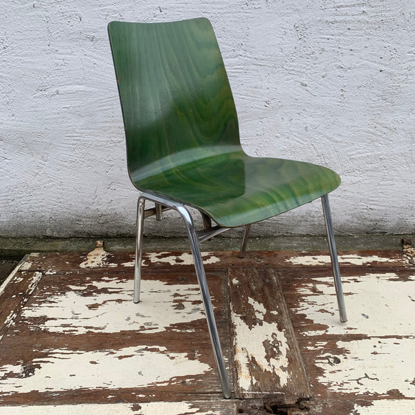 Vintage Stapelstuhl in grün