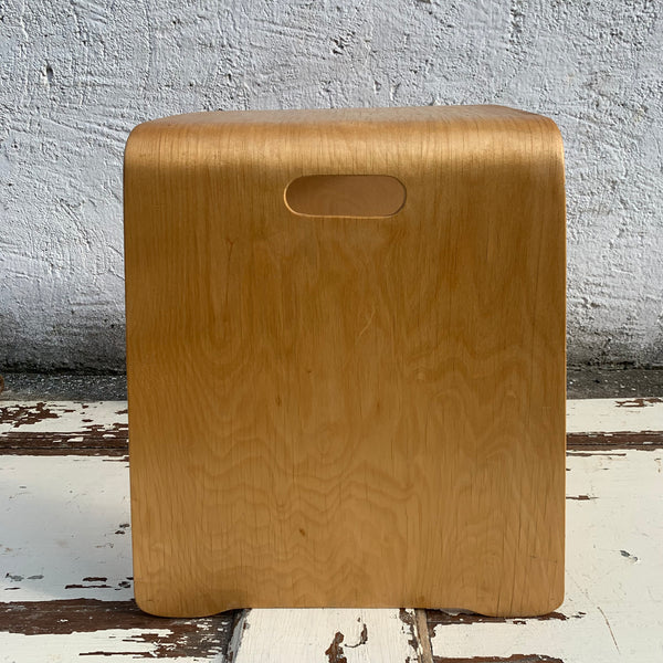 Stylischer Schichtholz Hocker