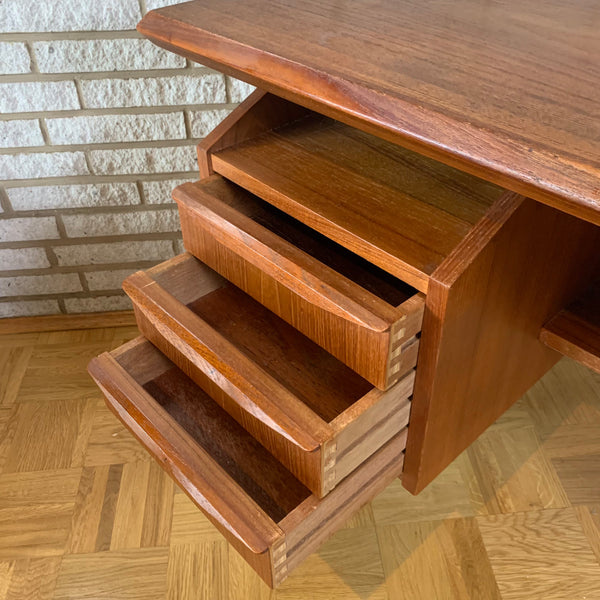 Vintage dänischer Mid Century Teakholz Schreibtisch von Gunner Nielsen für Tibergaard