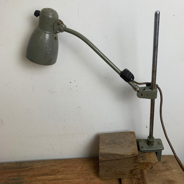 Bauhaus Lampe mit Tischkkemme Kaiser Idell 6729 von Christian Dell