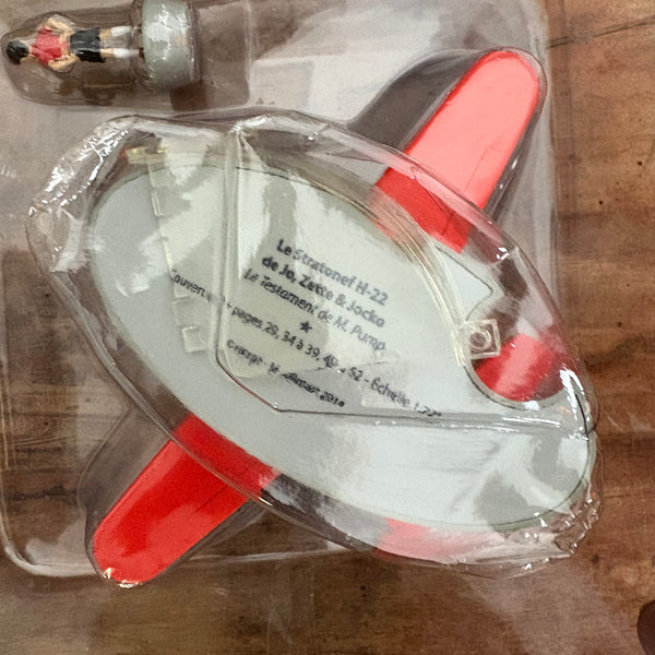 Modell Figur und Buch Tim und Struppi Das Rote Flugzeug Stratonef H-22 mit Jo aus Das Testament des M. Pump