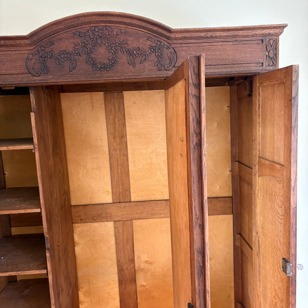 Antike Jugendstil Kleiderschrank aus Eiche mit ovalen Facettenschliff Spiegel