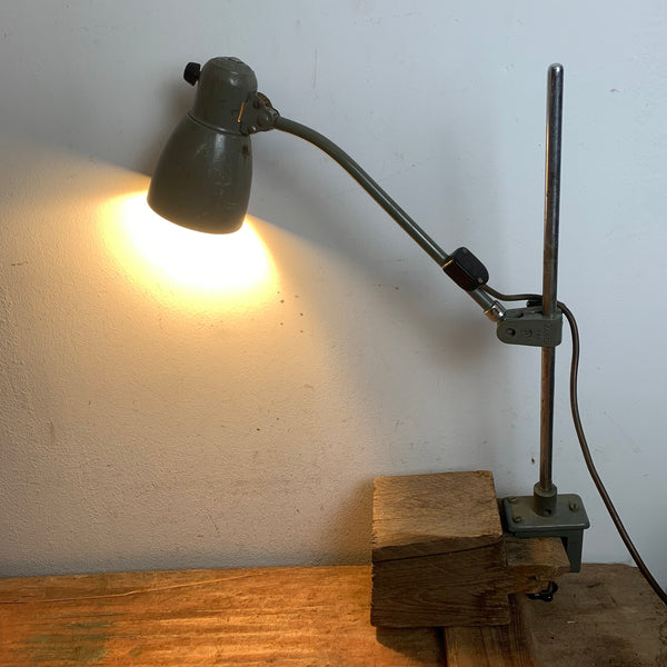 Bauhaus Lampe mit Tischkkemme Kaiser Idell 6729 von Christian Dell
