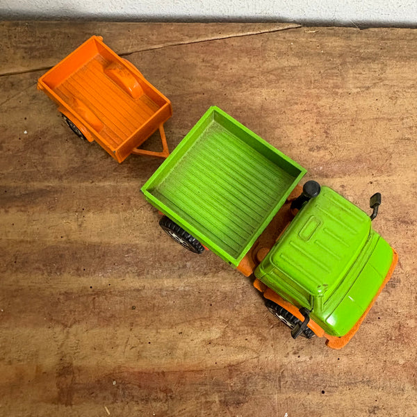 Modell Mercedes Benz Unimog U406 Nr. 1620 und Anhänger Nr. 2215 von Siku