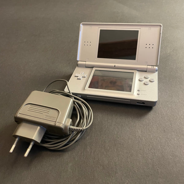 Nintendo DS lite in Grau mit Ladegerät