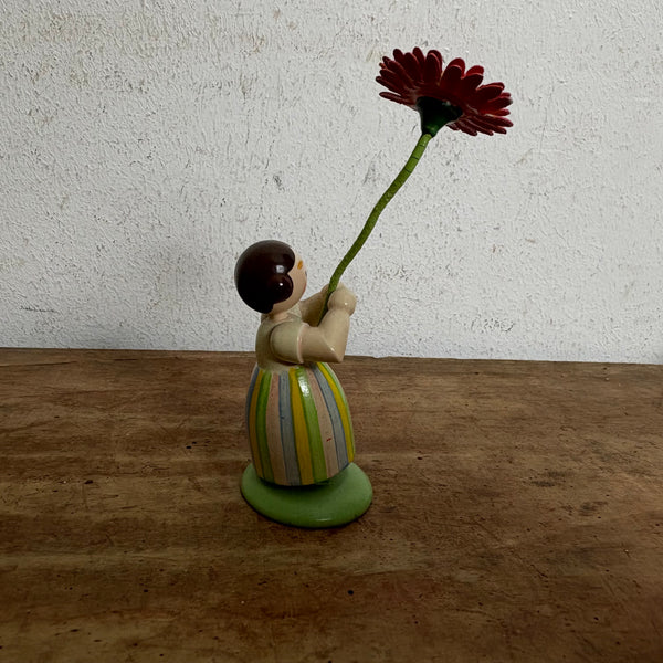 Blumenkind Mädchen mit Gänseblümchen von Weha