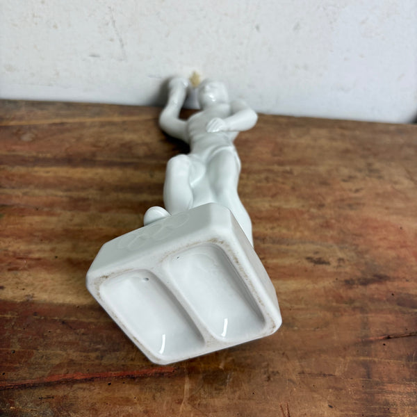 Vintage Porzellanfiguren Fackelträger OLYMPIA
- hergestellt in,
