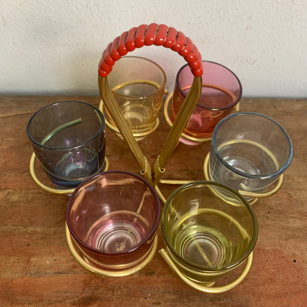 6 bunte Schnapsgläser im Träger Halter