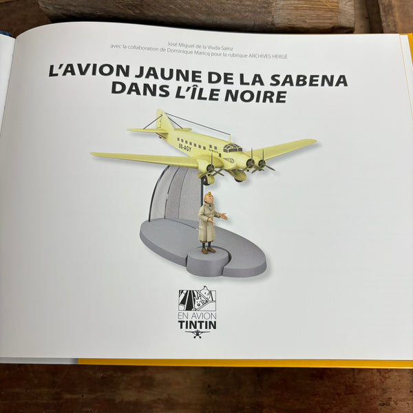 Modell Figur und Buch Tim und Struppi Das gelbe Flugzeug der Sabena mit Tim aus Die Schwarze Insel