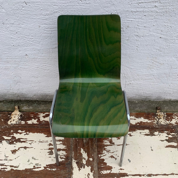 Vintage Stapelstuhl in grün