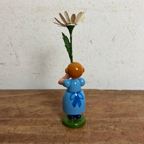 Blumenkind Mädchen mit lila  Blume von Weha