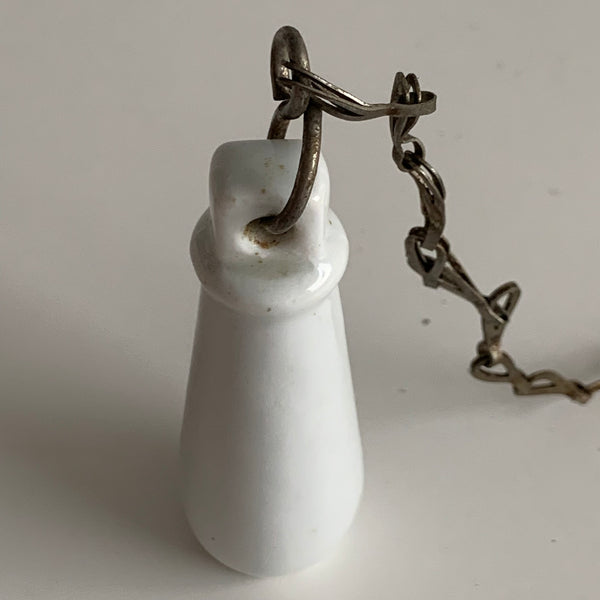 Antiker Toilettengriff aus Porzellan an Kette