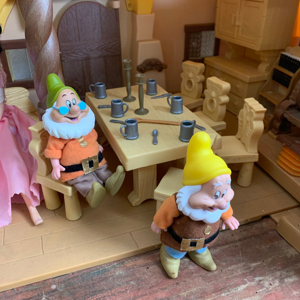Disney Schneewittchen und die sieben Zwerge großes Landhaus Spielset mit Zubehör
