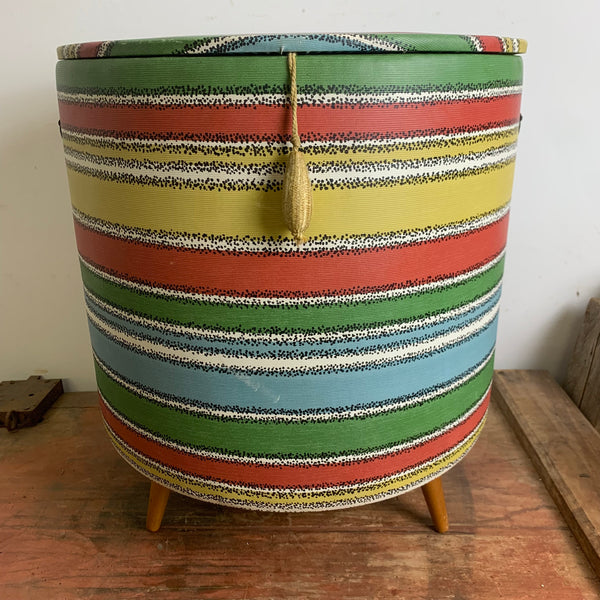 Vintage Mid Century Wäschepuff Wäschetruhen