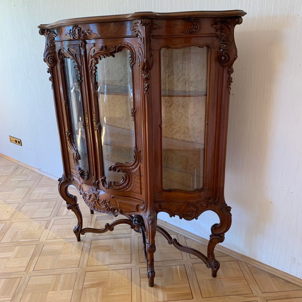 Antike Historismus Vitrine im Rokokostil