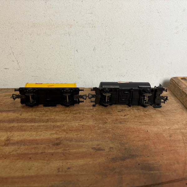 2 Fleischmann Kesselwagen Shell und Avia Blech Spur H0