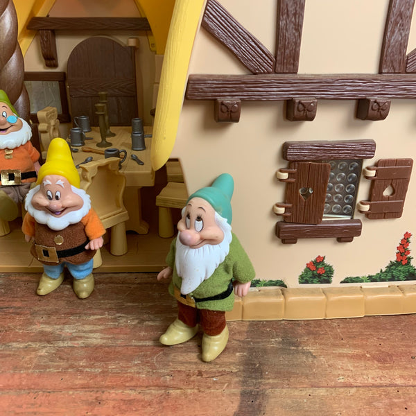 Disney Schneewittchen und die sieben Zwerge großes Landhaus Spielset mit Zubehör