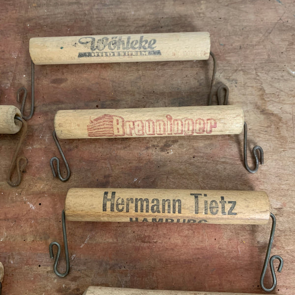 Vintage 18 Tragehilfe mit Holzgriff teils mit Werbung