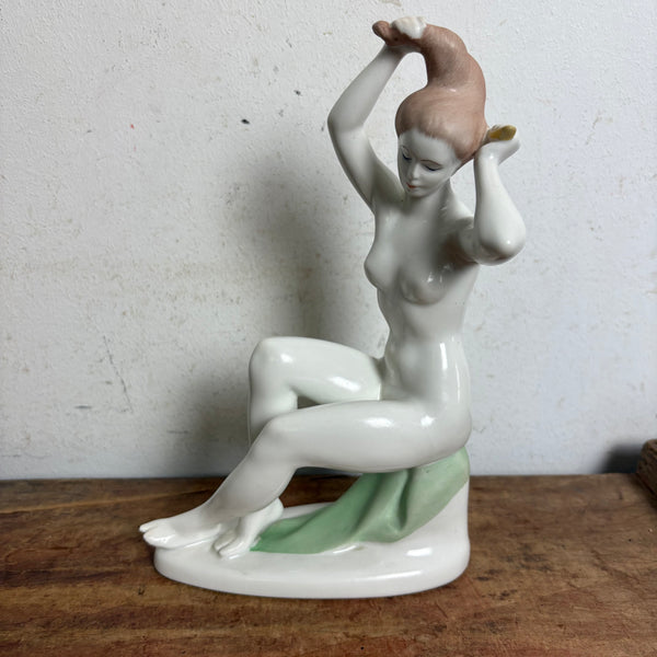 Vintage Porzellan Badende Akt Skulptur im Art Deco Stil von Aquincum