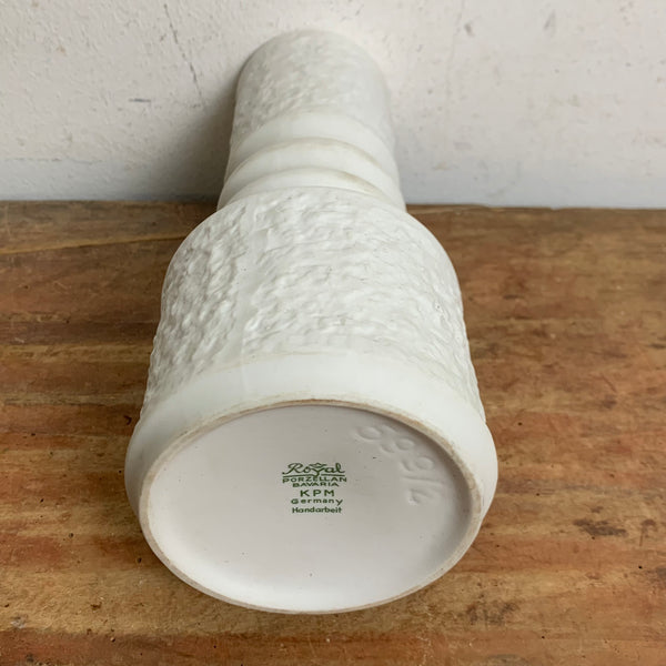 Vintage Bisquit Porzellan Relief Vase von Royal KPM