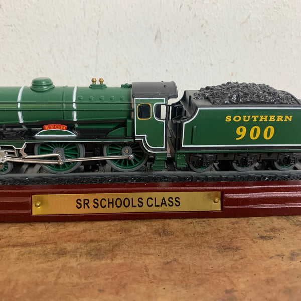 Vier Eisenbahnmodelle