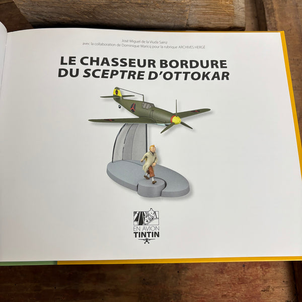 Modell Figur und Buch Tim und Struppi Das bordurische Jagdflugzeug mit Tim aus König Ottokars Zepter