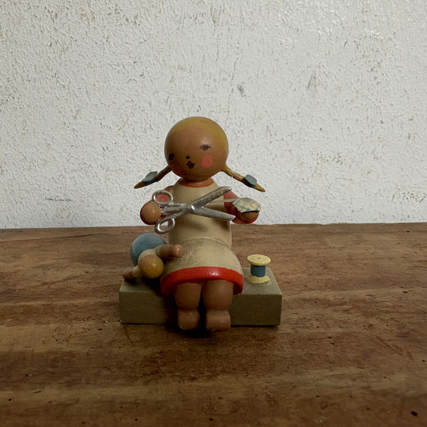Mädchen mit Schere von Wendt & Kühn
