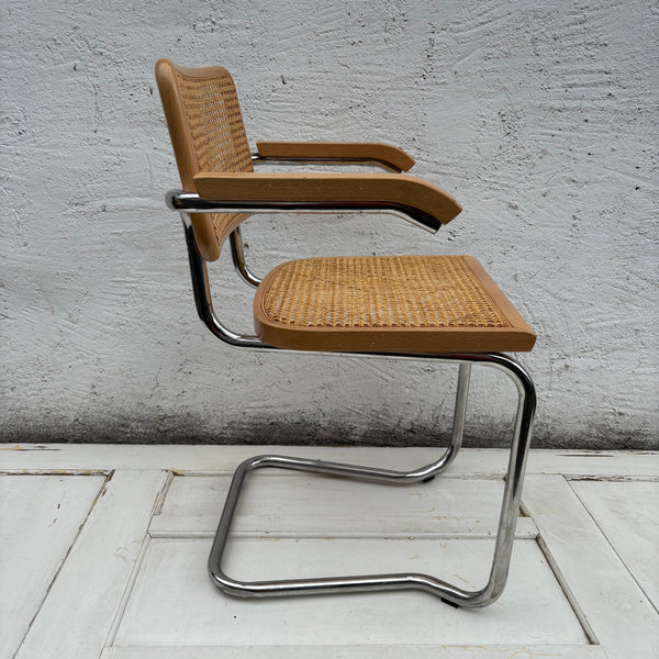 2 Freischwinger mit Armlehnen nach Marcel Breuer