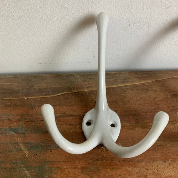 3 antike Garderobenhaken Emaille