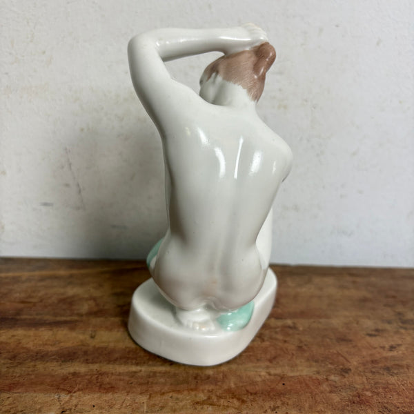Vintage Porzellan Badende Akt Skulptur im Art Deco Stil von Aquincum