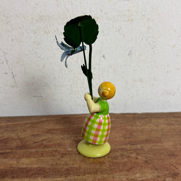 Blumenkind Mädchen mit lila  Blume von Weha