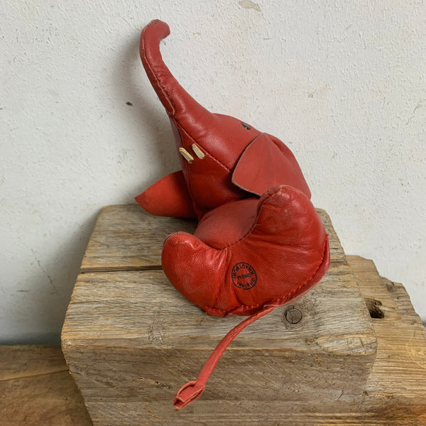 Vintage Werbefigur Elefant rot von Knautsch für UFA