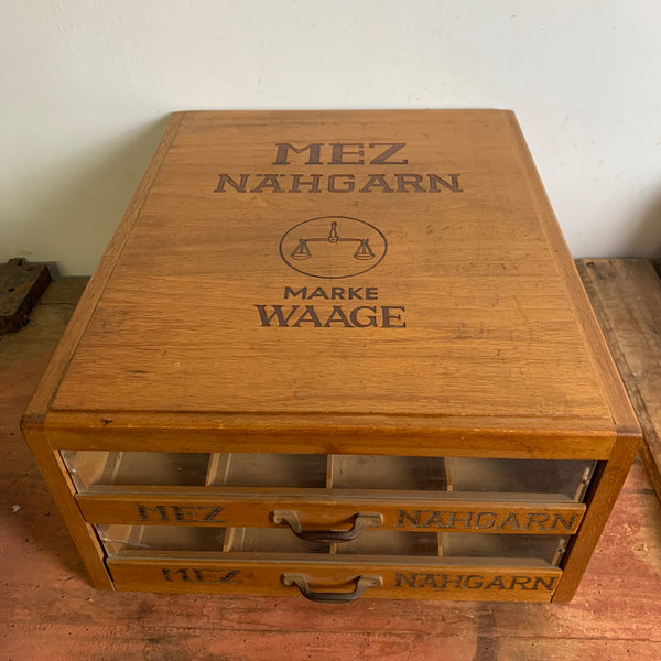 Vintage Mez Nähgarn Schrank Marke Waage