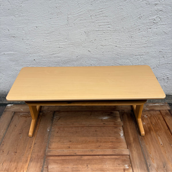 Vintage kleiner Kindertisch Schule von VS