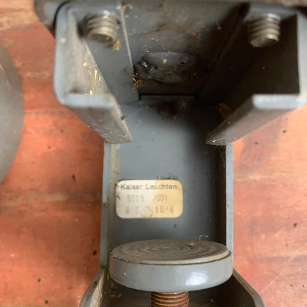 Bauhaus Lampe mit Tischkkemme Kaiser Idell 6729 von Christian Dell