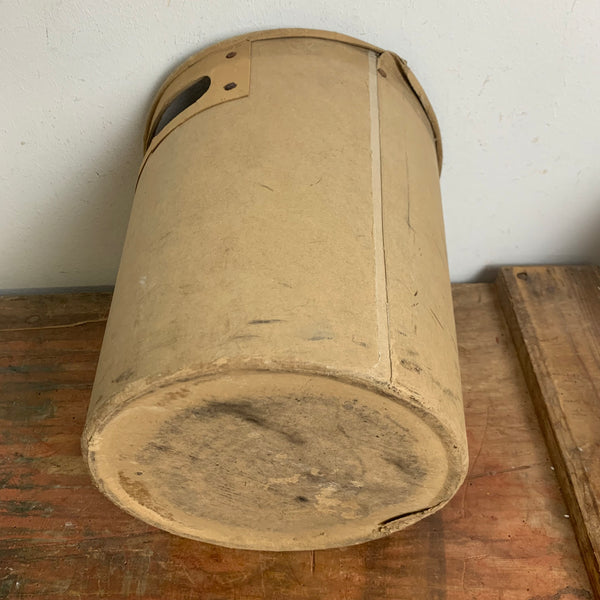 Historischer Eimer aus Pappe Löschsand für Luftschutz