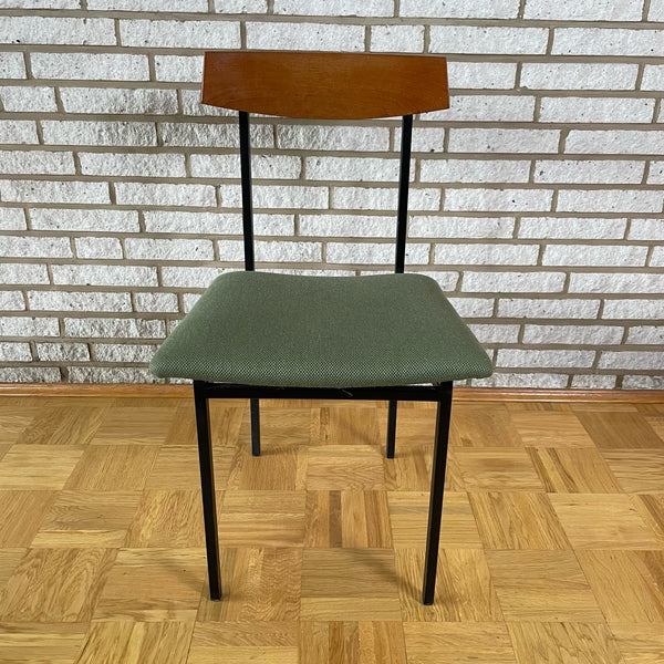 Minimalistisches skandinavisches Design 6 Stühle und ein ausziehbarer Esstisch