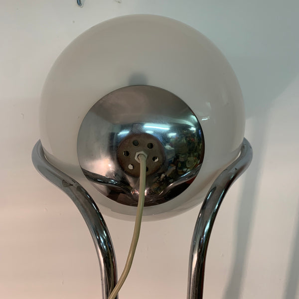 Vintage Space Age Stehlampe mit Chromgestell und eingelegter Glaskugel
