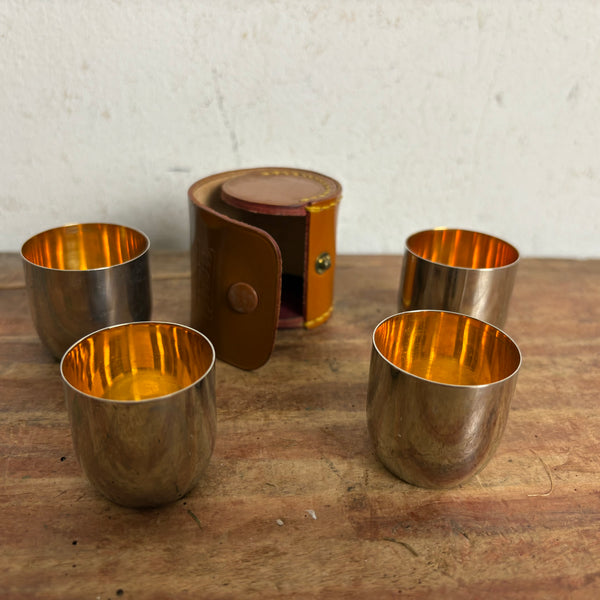 Vintage Trinkbecher Set im Lederetui