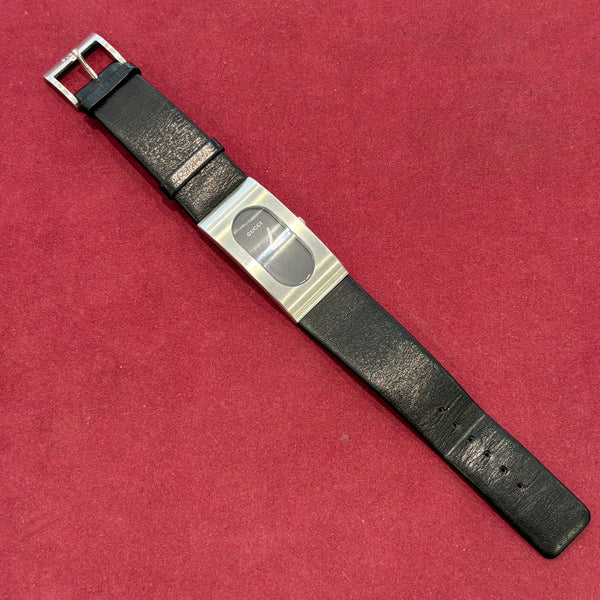 Vintage Quarz Armbanduhr 2400L von Tom Ford für Gucci schwarzes Zifferblatt schwarzes Band