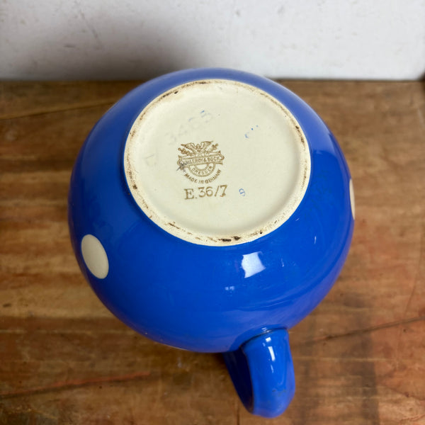 Art Deco blauer Krug weiße Punkte von Villeroy und Boch