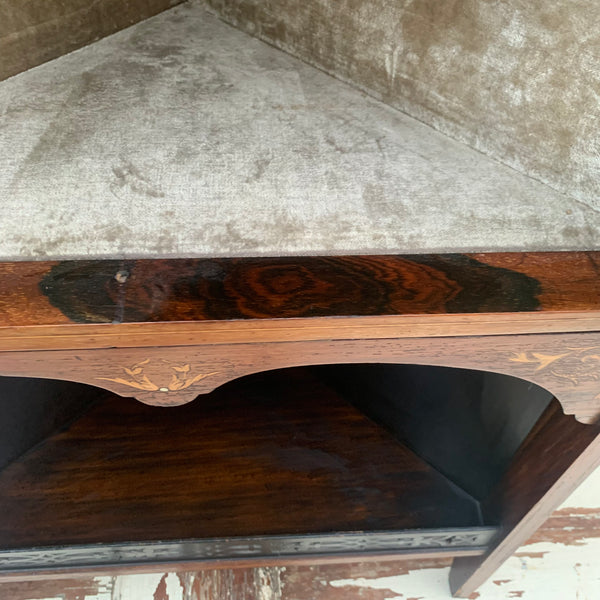 Antike englische Eckvitrine