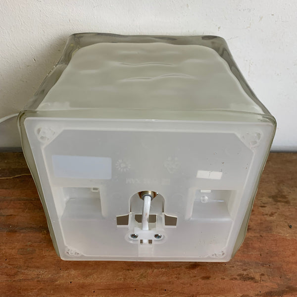 Iviken Ice Cube Tischlampe von Ikea