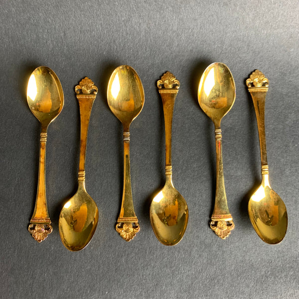 Klassische vintage 6
Tassenlöffel Rosenmuster von Robbe & Berking 800er Silber vergoldet