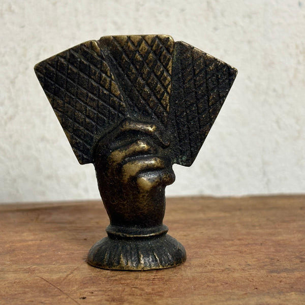 Vintage Bronze Skulptur drei Asse in der Hand