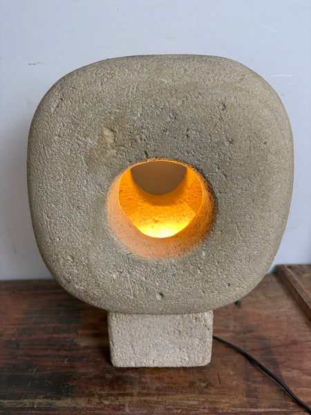 Vintage große brutalistische Design Steinkugel Lampe von Albert Tormos
