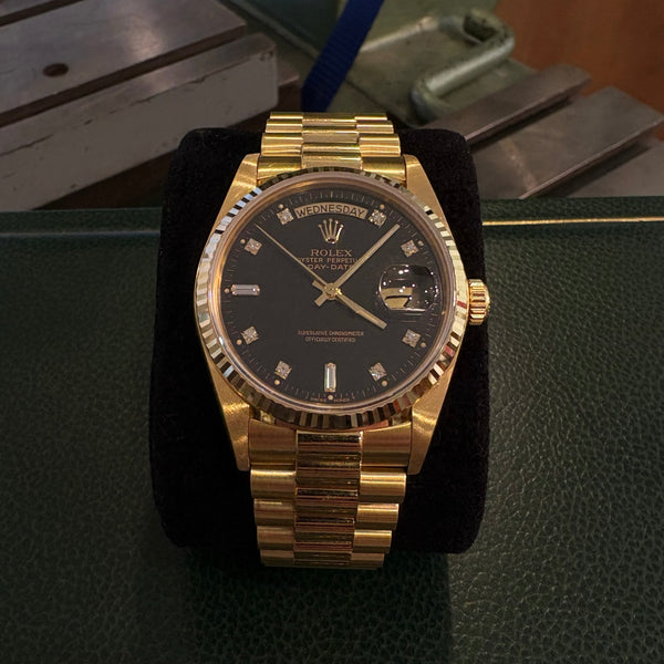 Rolex Day-Date 36 mm Vollgold Ref. 18038 – Schwarzes Diamant-Zifferblatt – Full Set