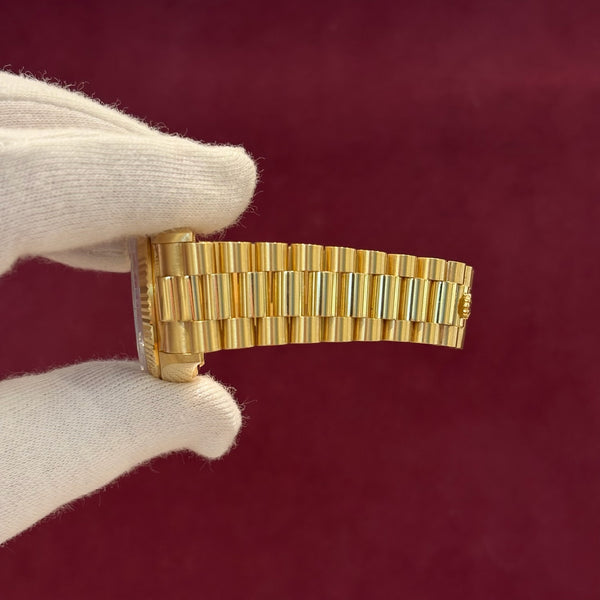 Rolex Day-Date 36 mm Vollgold Ref. 18038 – Schwarzes Diamant-Zifferblatt – Full Set