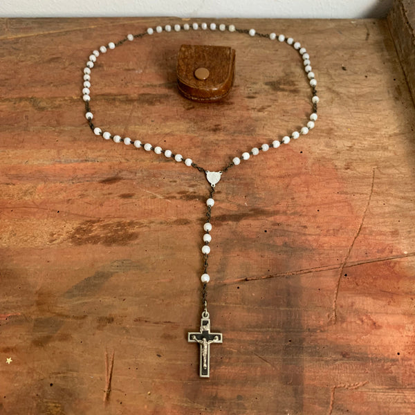 Alter Rosenkranz Kreuzkette in Lederetui