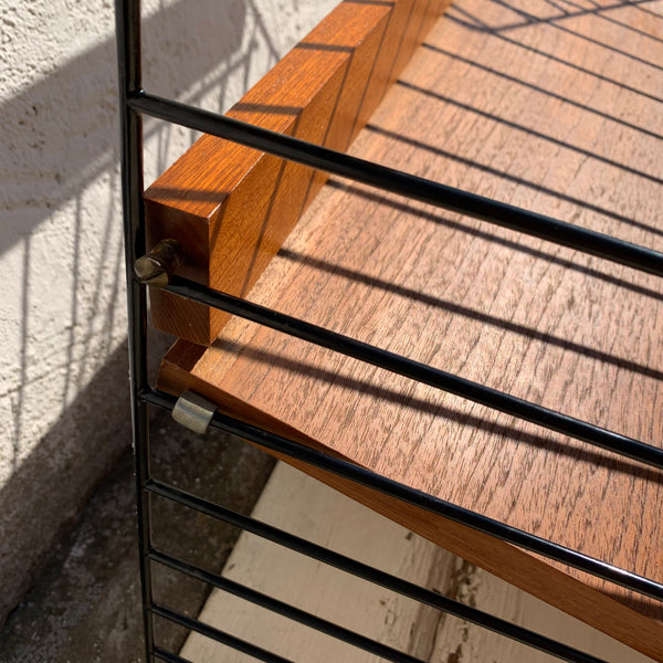 String Regal Arbeitsplatte und Ablage von Nisse Strinning